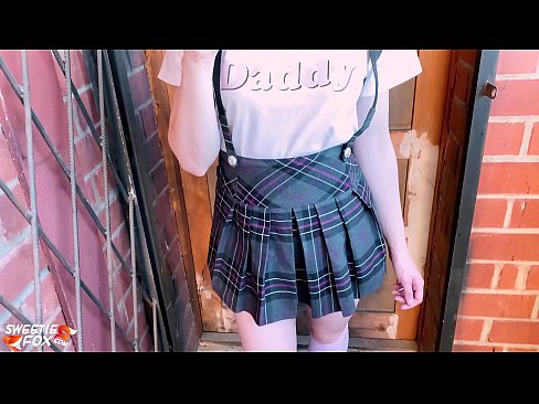 ❤️ Schulmädchen saugt ihren Schwanz tief und fickt statt Unterricht. ❤❌ Fucking video bei uns