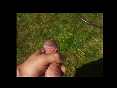 ❤️ Hot Hottie bekommt ihre rosa Pussy gefickt und spritzt in einem Sommergarten ab ❤❌ Fucking video bei uns