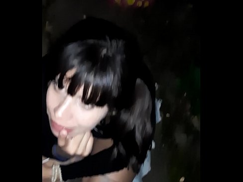 ❤️ Auf der Straße geschwollenen Penis im Austausch für Süßigkeiten ❤❌ Fucking video bei uns